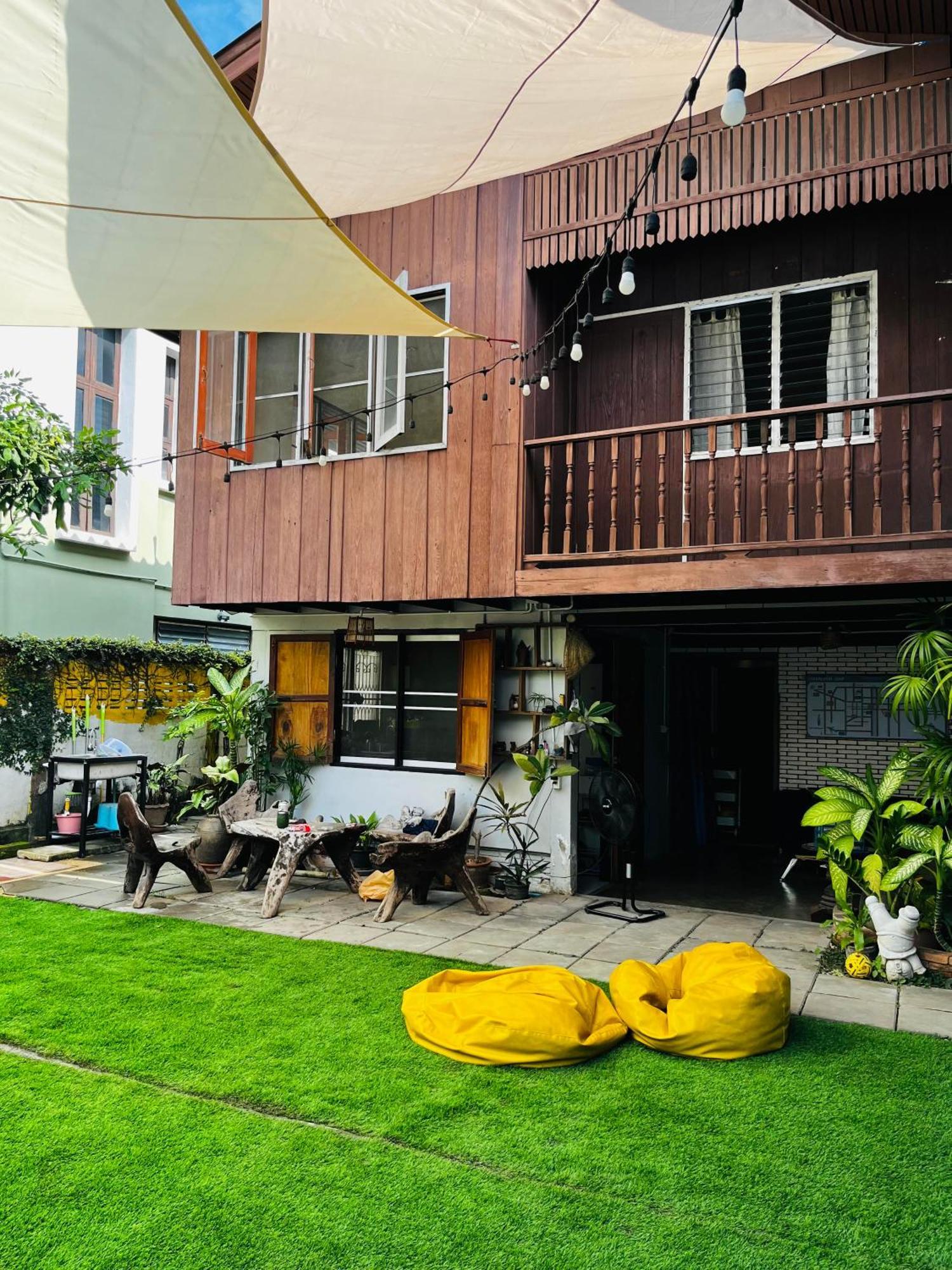 Number 4 Old Town Vandrarhem Chiang Mai Exteriör bild
